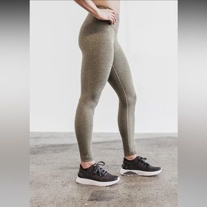 Women’s NOBULL Project Highrise tight Fallen Rock heather size XS